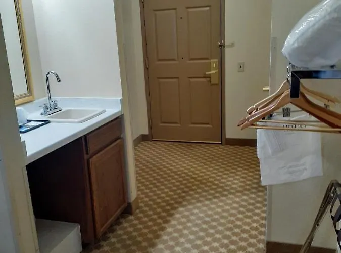 Hotel Country & By Radisson, Freeport, Il 4*
