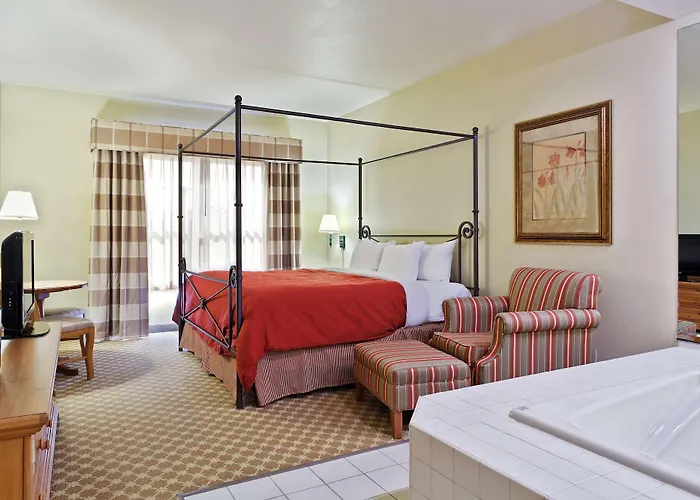 Hotel Country & By Radisson, Freeport, Il