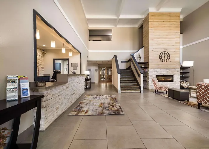 Country & By Radisson, Freeport, Il 4*