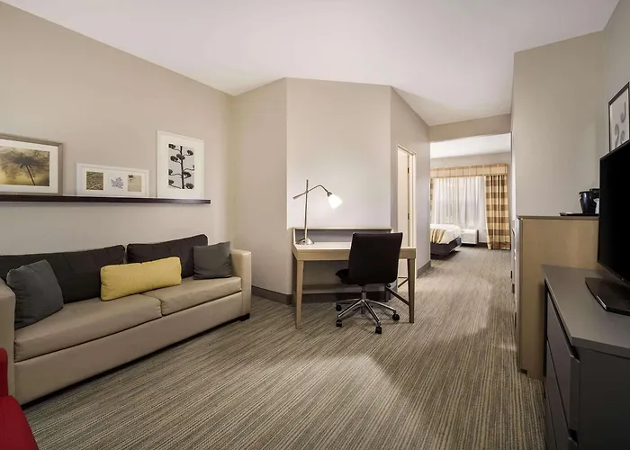 Country & By Radisson, Freeport, Il 4*