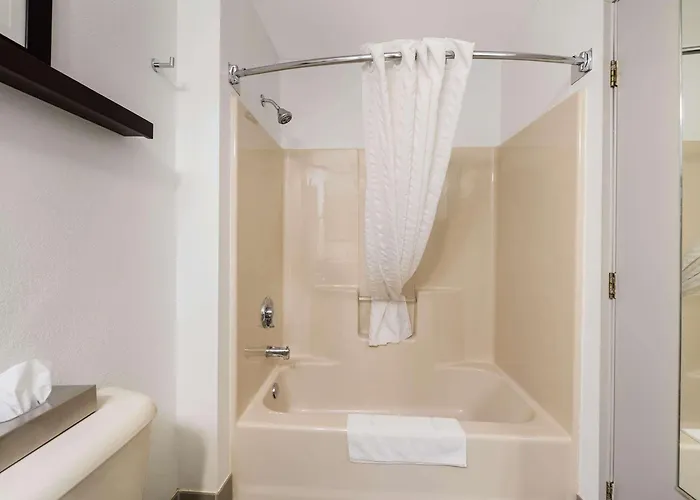 Hotel Country & By Radisson, Freeport, Il 4*