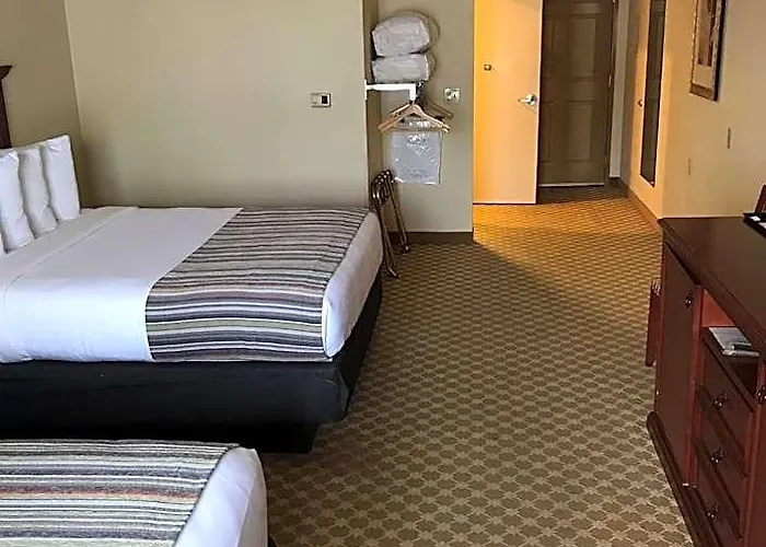 Hotel Country & By Radisson, Freeport, Il
